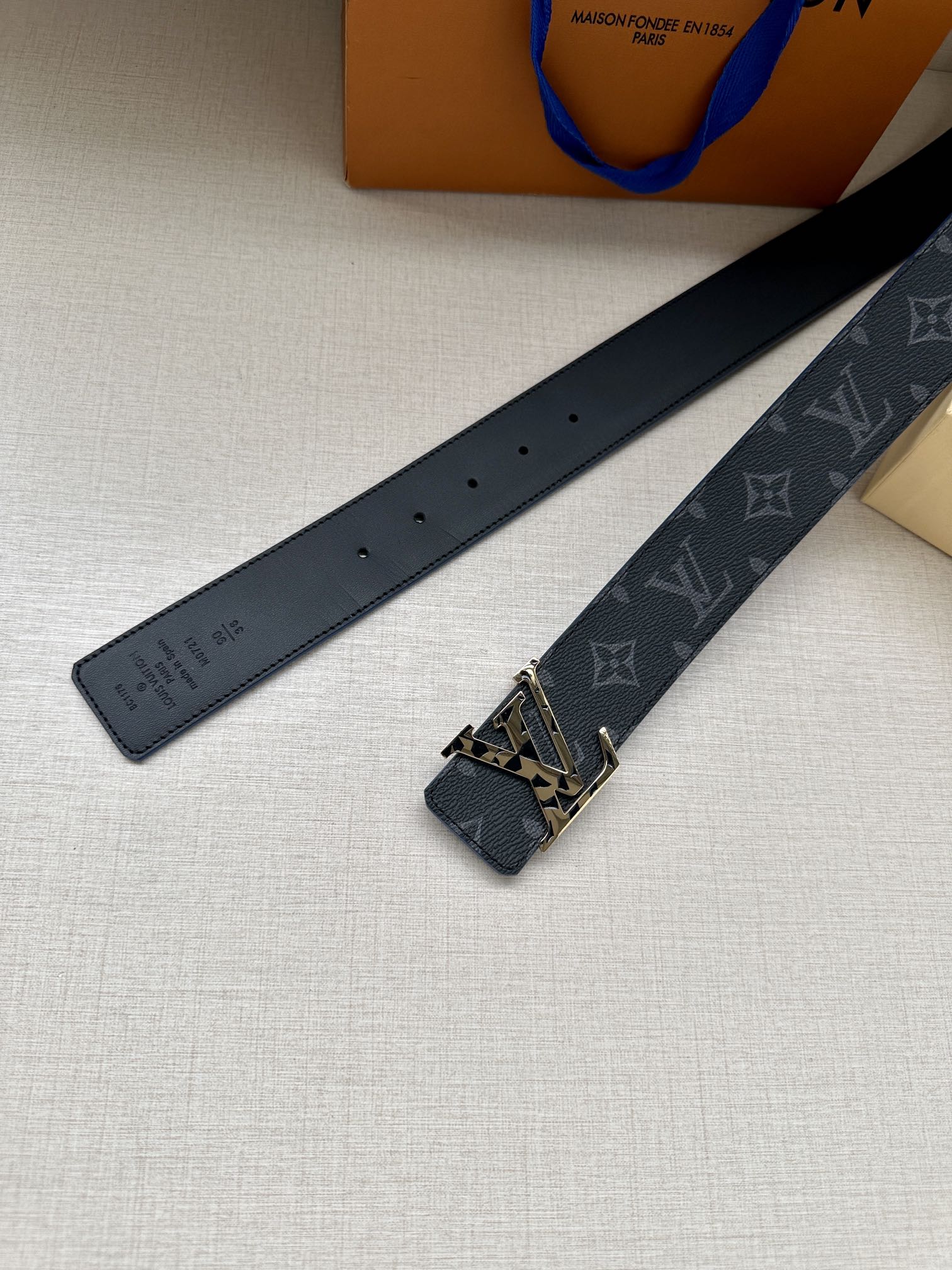 本款LVLine双面腰带拼合Mono