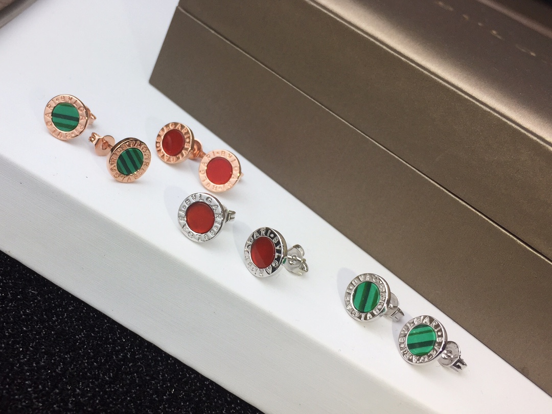 P75💥BVLGARI宝格丽红玛瑙/孔雀石耳钉 👉🏻玫瑰金💋原版一致9mm直径 男女均可佩戴 💫亚金材质+925银针防过敏 镶嵌红玛瑙/孔雀石[转圈]独家实拍 图片可见工艺p