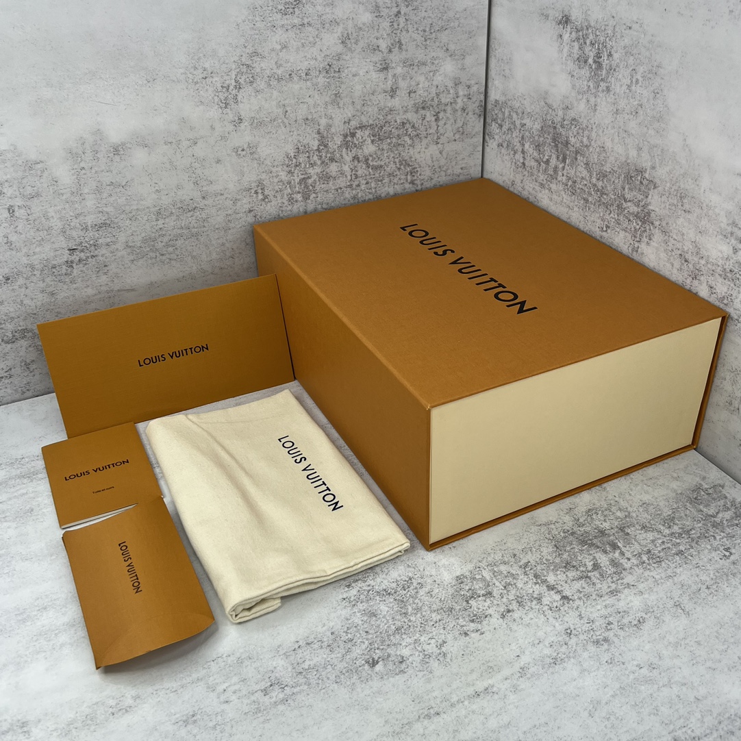Louis Vuitton 新款上架 LV Louis Vuitton 23S走秀款 胖Trainer 面包鞋 滑板鞋 休闲 运动鞋 DIY串珠Louis vuitton 路易威登2023年男装春夏走秀款
