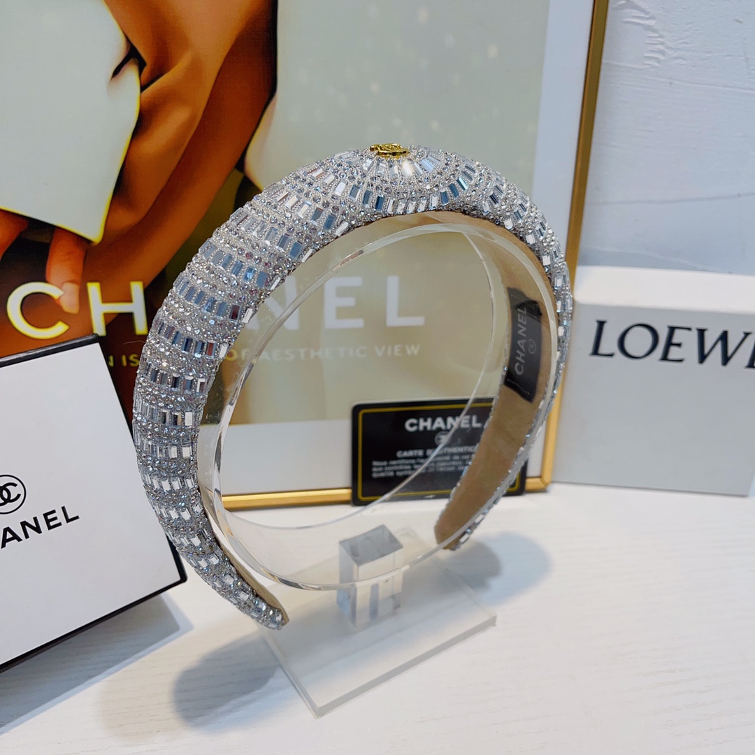 NO:277800,Chanel Xiaoxiang Chanel headband Heavy industry Czech diamond logo headband European and American fashion headband Daily exquisite items Simple and fashionable temperament versatile little fairy must-in item Treasure model Closed eyes recommended (single) hairpins, hairpins, chanel, hairpins19860909Chanel小香 Chanel发箍 重工款捷克钻logo发箍 欧美时尚发箍 日常精致小单品 简约时尚气质百搭小仙女必入单品 宝藏款 闭眼入推荐款（单个）发夹,发夹,chanel,hairpins,accessory