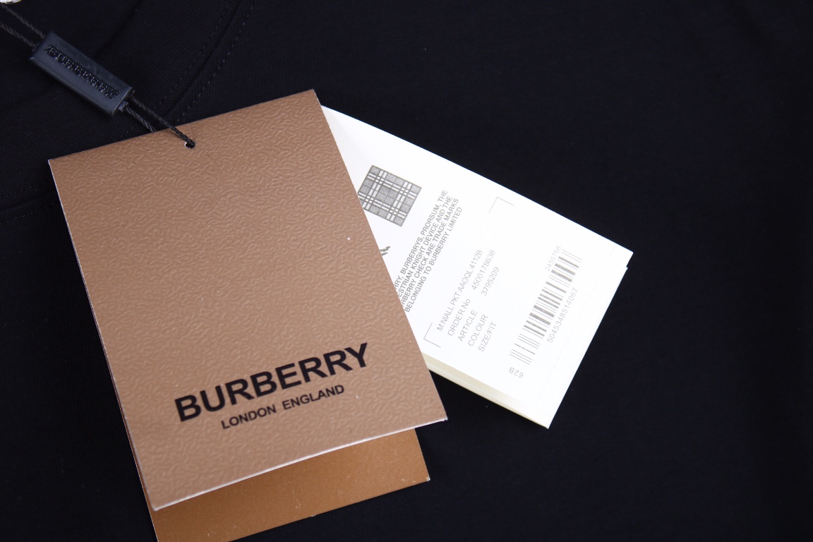 ：180 Burberry 巴宝莉 战马TB字母刺绣短袖