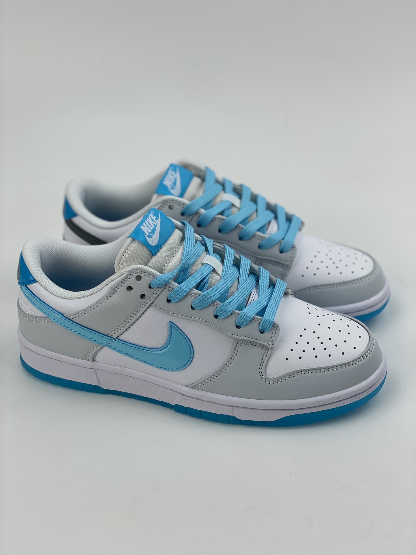 NIKE SB Dunk Low Patent Leather White Gray Blue FN3433-141