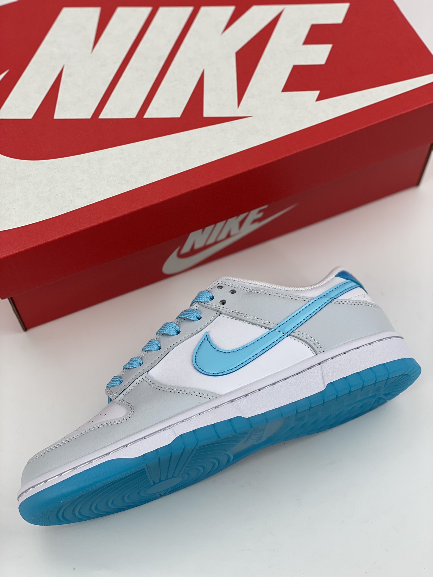 NIKE SB Dunk Low Patent Leather White Gray Blue FN3433-141