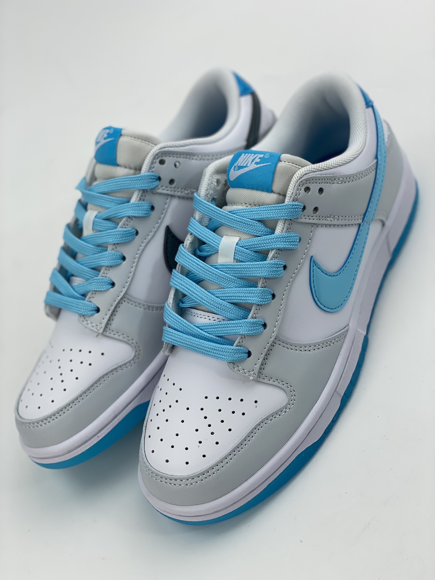 NIKE SB Dunk Low Patent Leather White Gray Blue FN3433-141