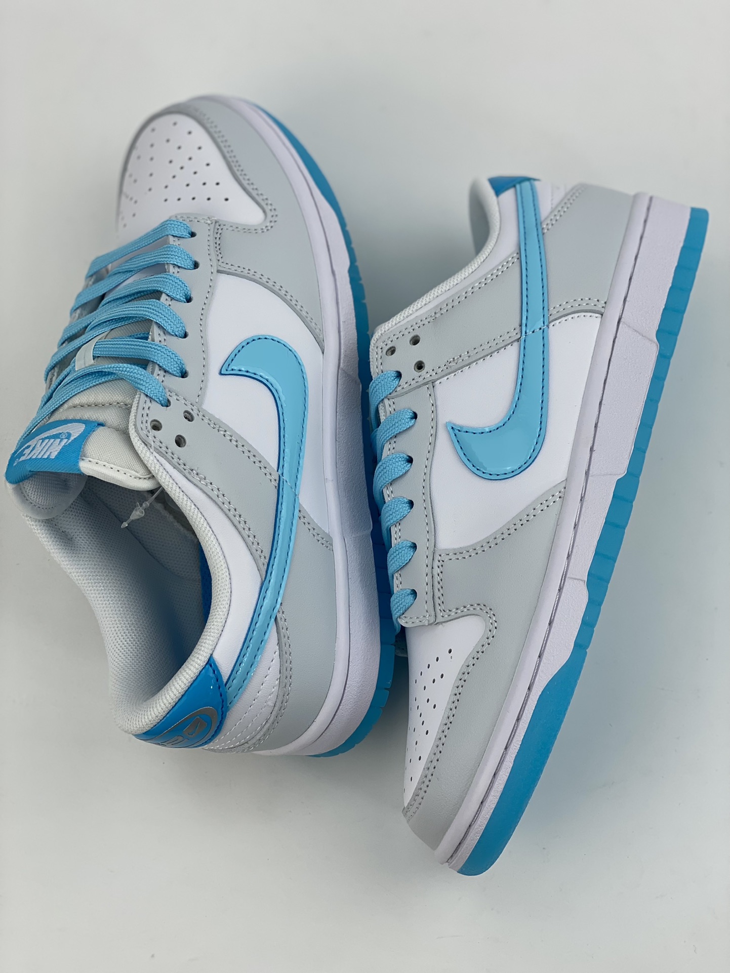 NIKE SB Dunk Low Patent Leather White Gray Blue FN3433-141