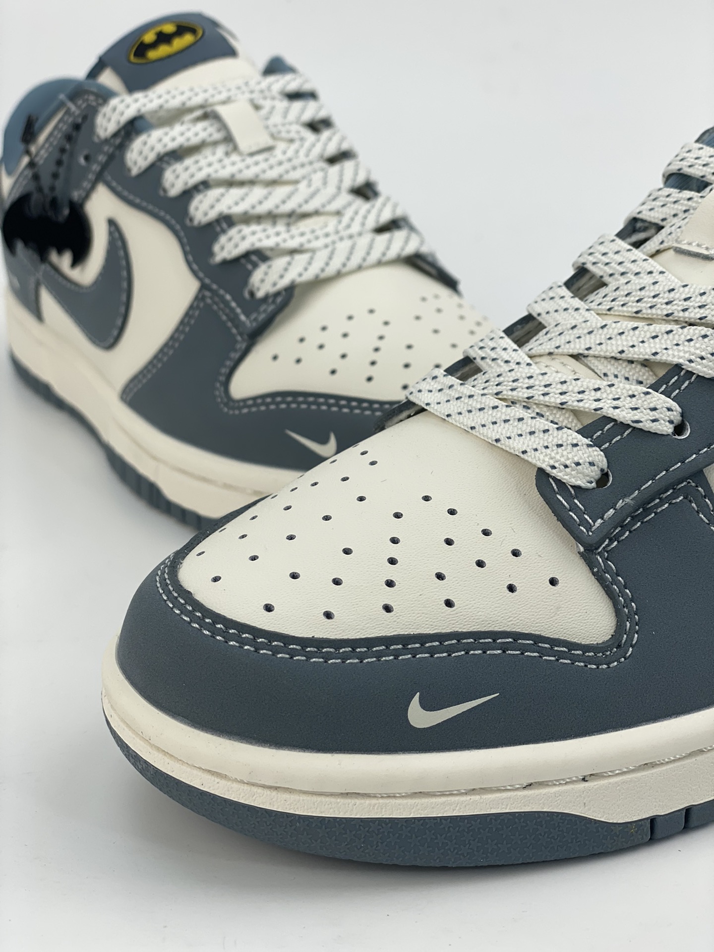 Nike Dunk Low Marvel Grey Bat FC1688-700