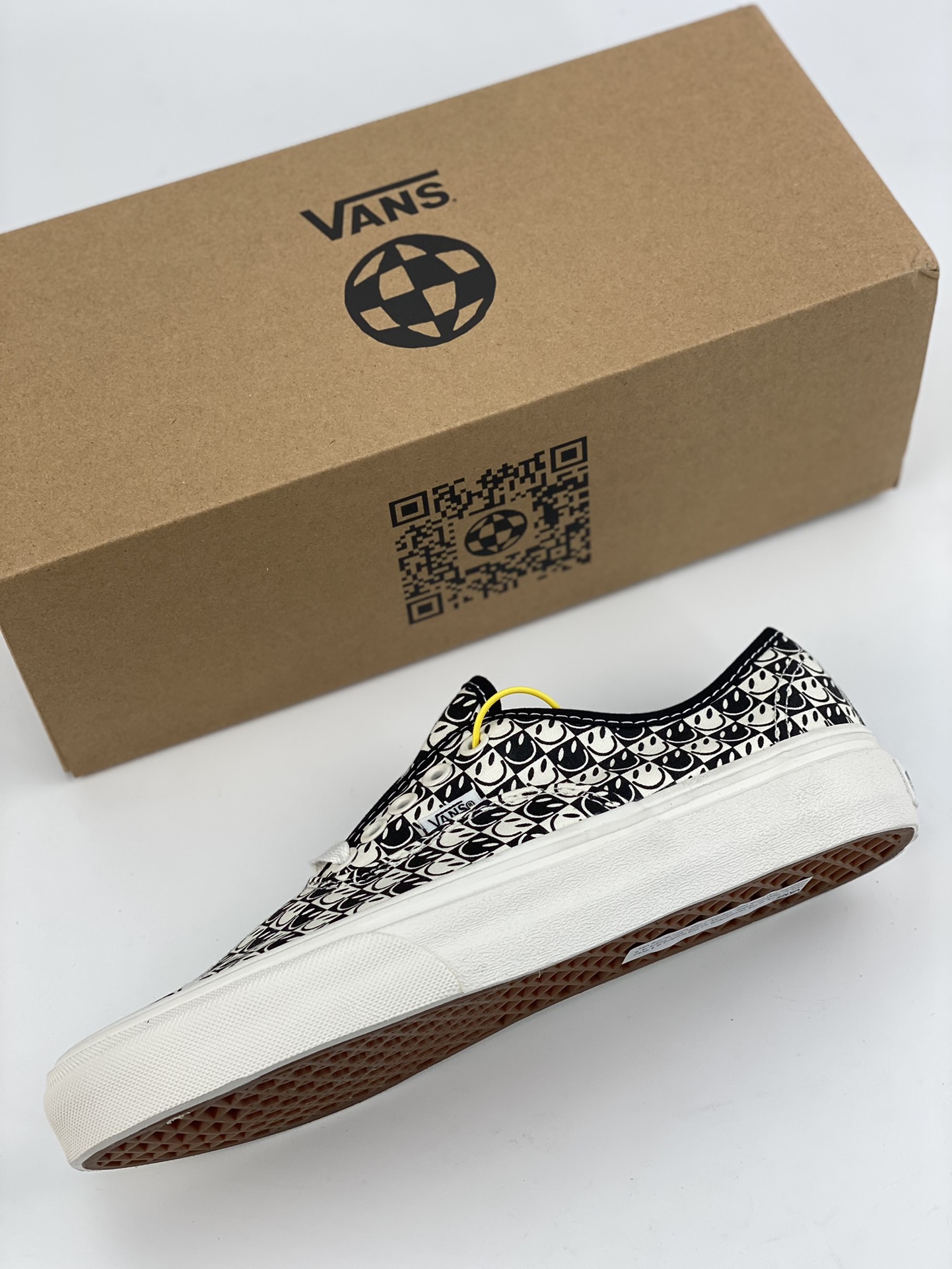 Vans official Authentic VR3 smiley checkerboard print men's and women's canvas shoes VN000BVWKIG