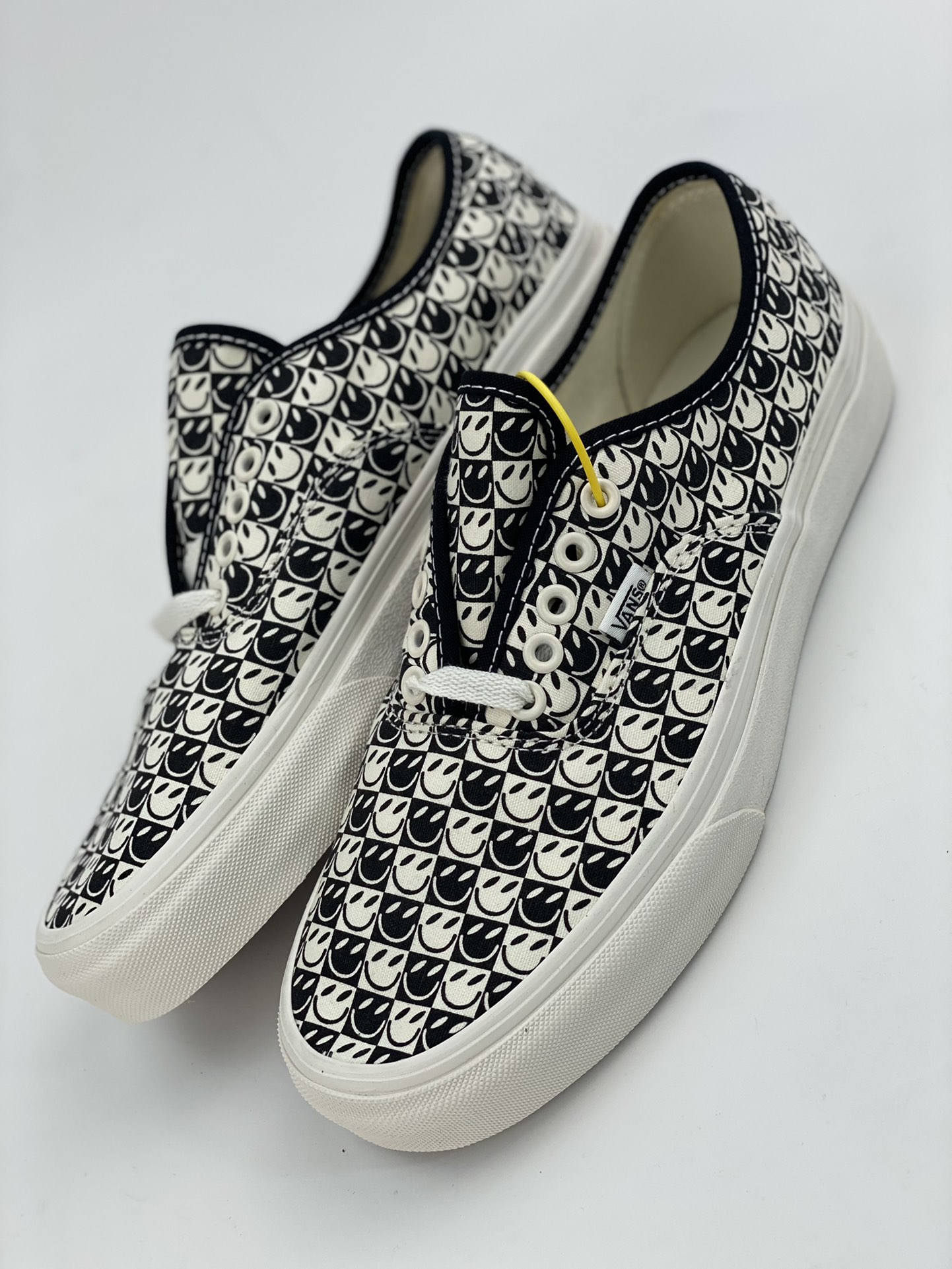 Vans official Authentic VR3 smiley checkerboard print men's and women's canvas shoes VN000BVWKIG