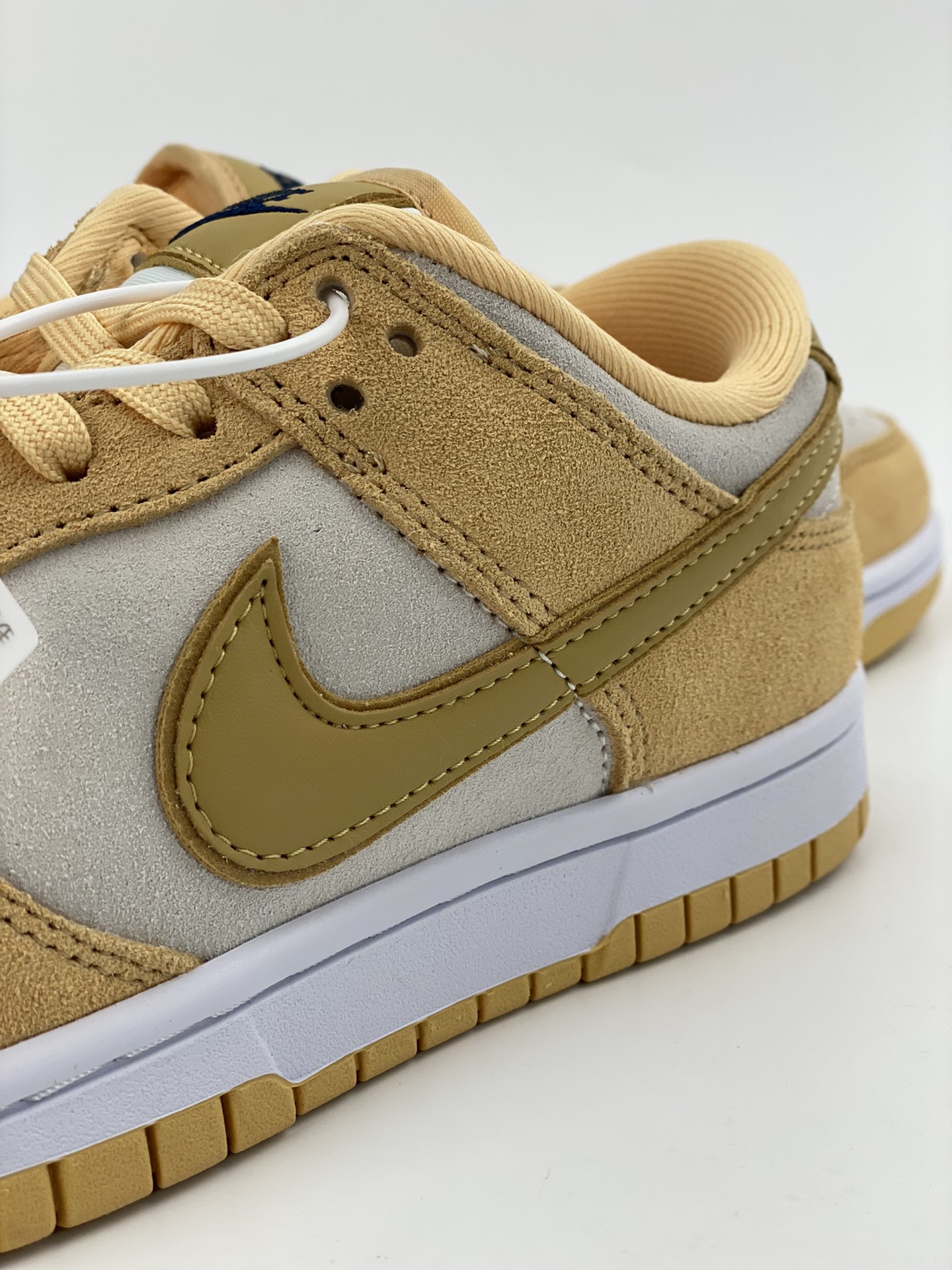 NIKE SB Dunk Low White and Yellow Cheese Pudding DV7411-200