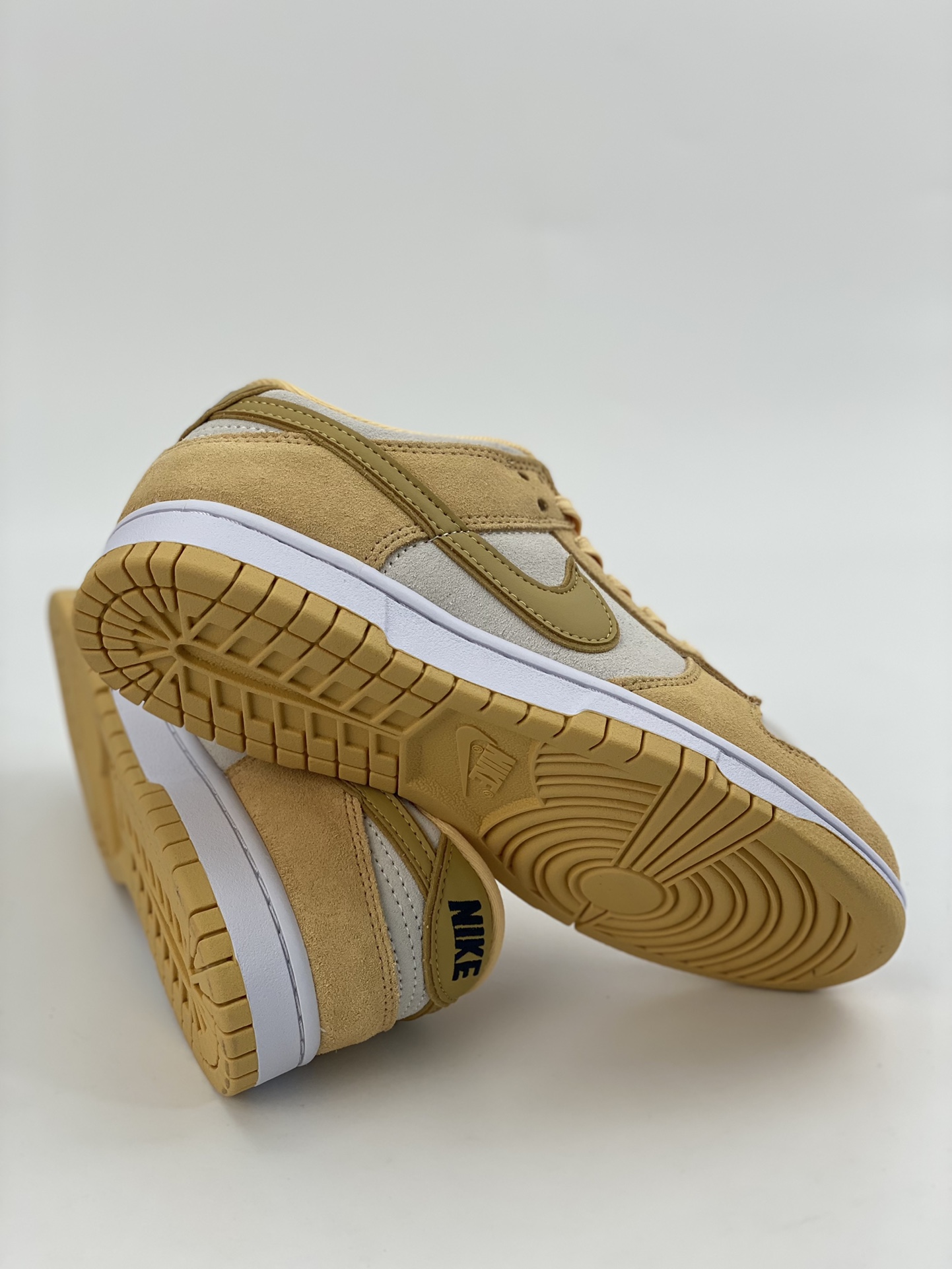 NIKE SB Dunk Low White and Yellow Cheese Pudding DV7411-200