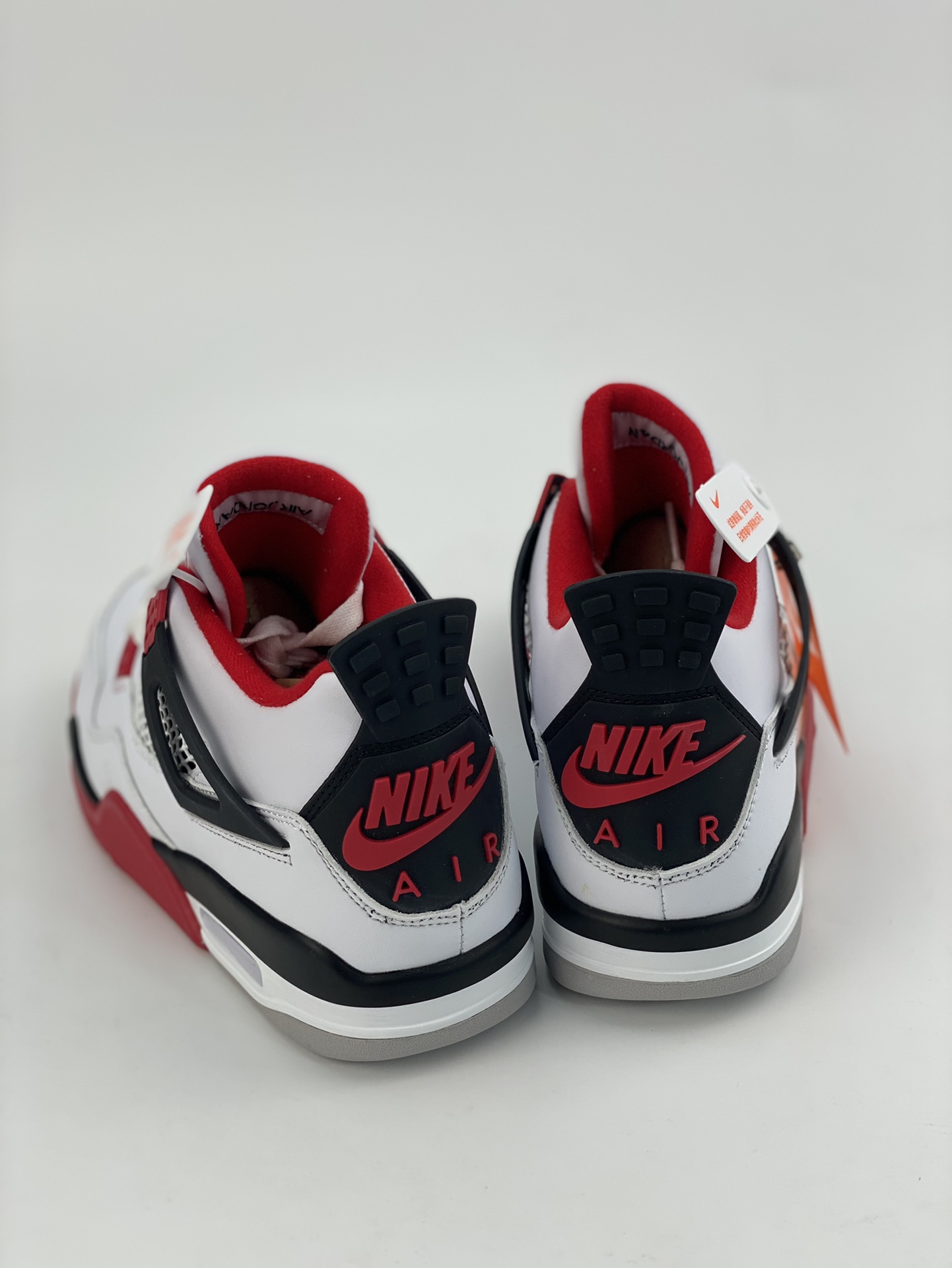 Air Jordan 4 Retro ”Fire Red” DC7770-160