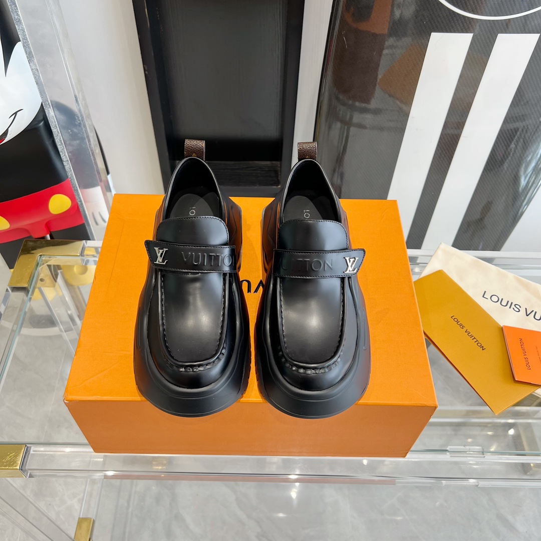 “Zirconium Shoes: Lovers LV Achlight 2.0 Collection with Unique Design and Comfort”