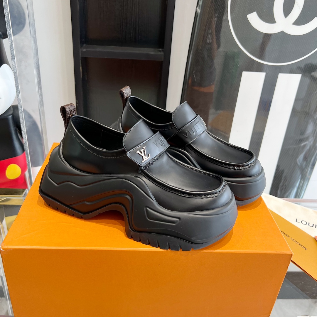 “Zirconium Shoes: Lovers LV Achlight 2.0 Collection with Unique Design and Comfort” - 图片 3