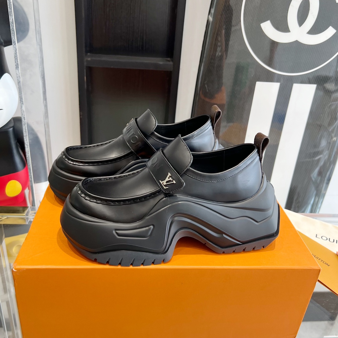 “Zirconium Shoes: Lovers LV Achlight 2.0 Collection with Unique Design and Comfort” - 图片 2