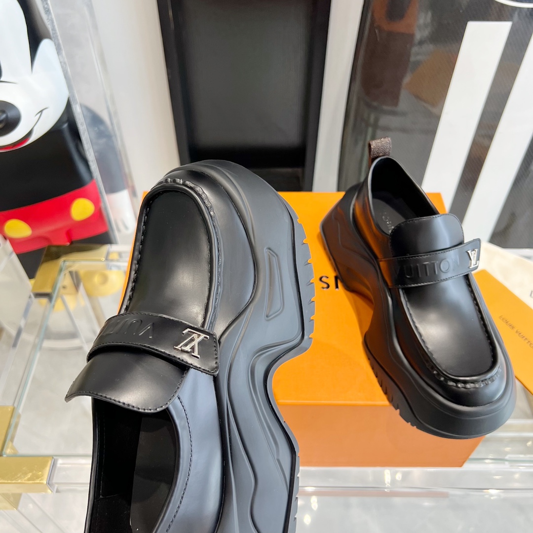“Zirconium Shoes: Lovers LV Achlight 2.0 Collection with Unique Design and Comfort” - 图片 7