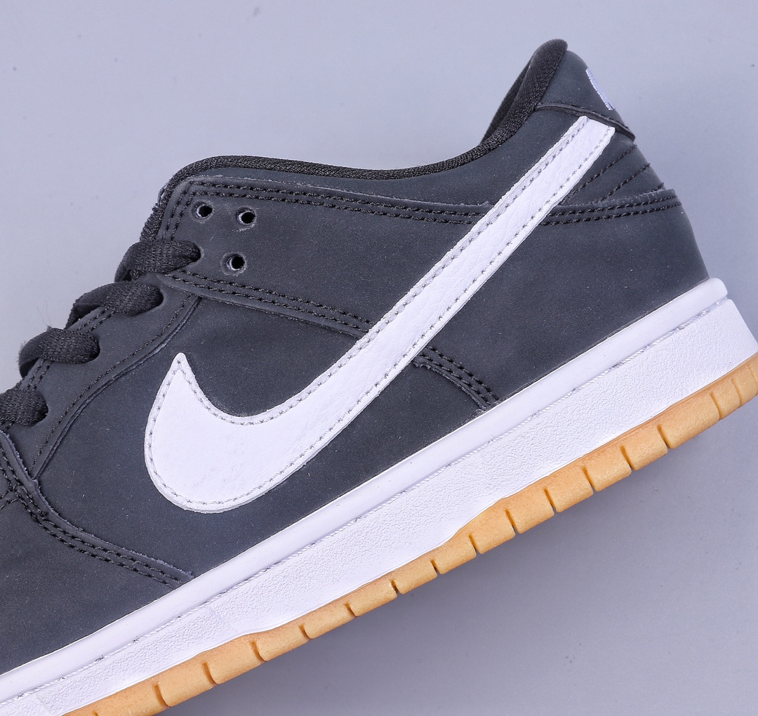 200 Nike SB Dunk Low Pro lso ”White Gum” 白黑生胶 CD2563-006