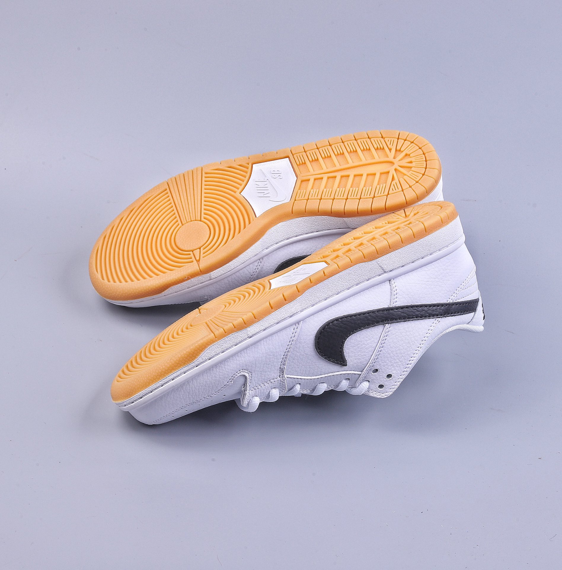 200 Nike SB Dunk Low Pro lso ”White Gum” 白黑生胶 CD2563-101