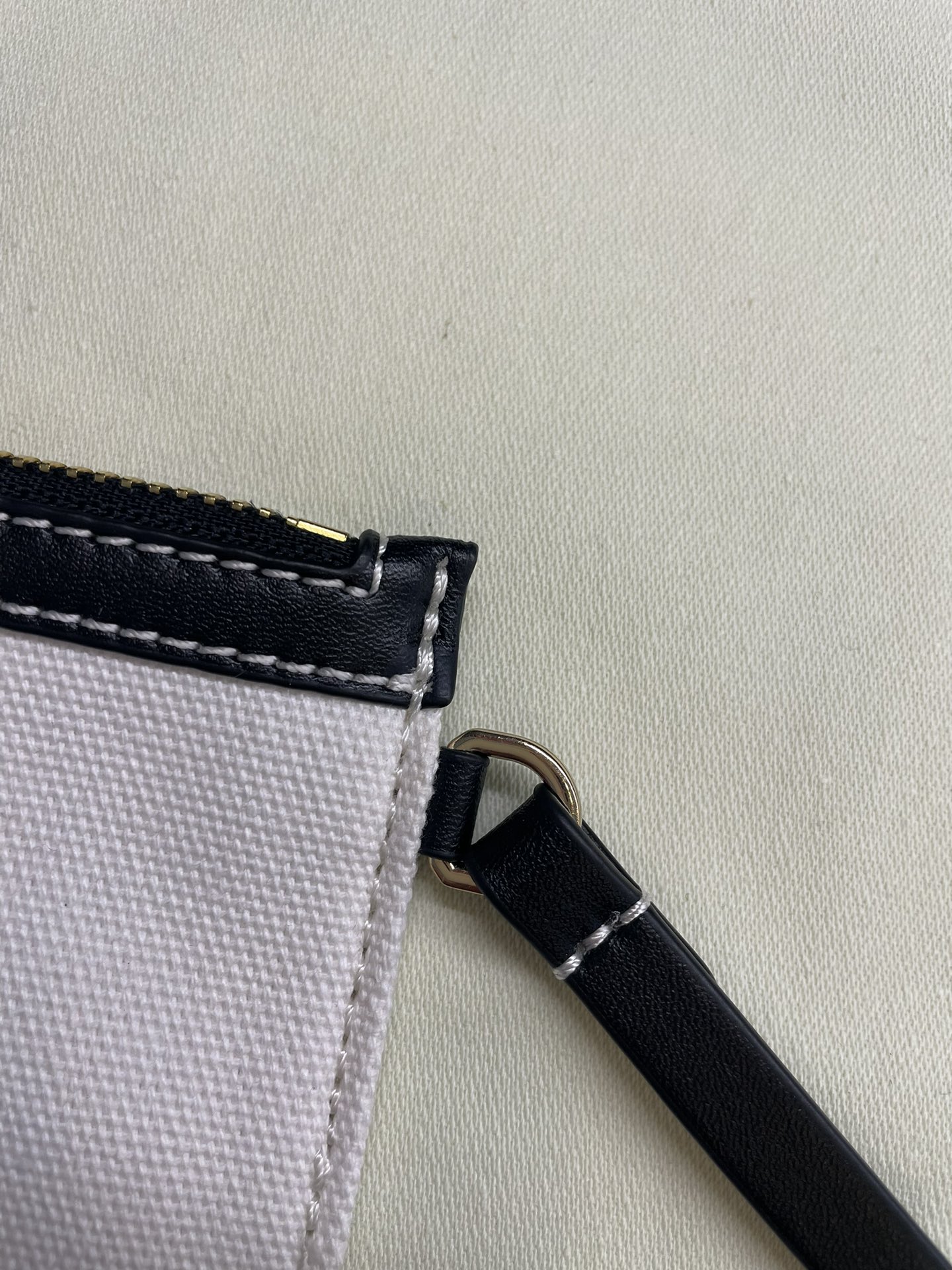 Includes a detachable zippered pouch that accommodates cards and - Comprehensive 3