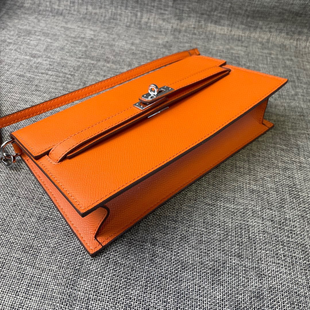 最新款爱马仕HERMES kelly 款单肩斜挎包材质:手掌纹牛皮尺寸:24*13.5*6cm型号:36