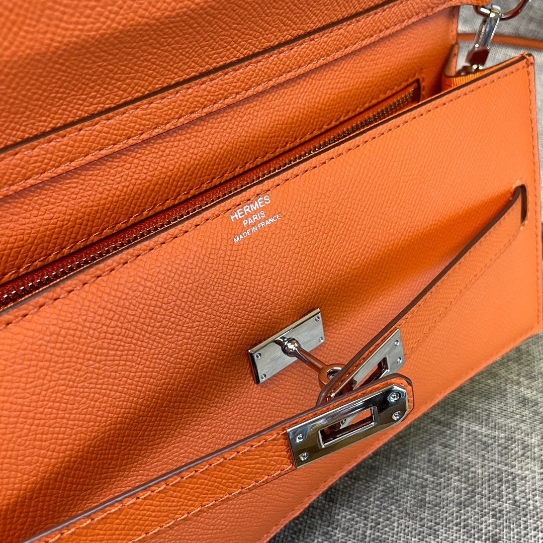 最新款爱马仕HERMES kelly 款单肩斜挎包材质:手掌纹牛皮尺寸:24*13.5*6cm型号:36