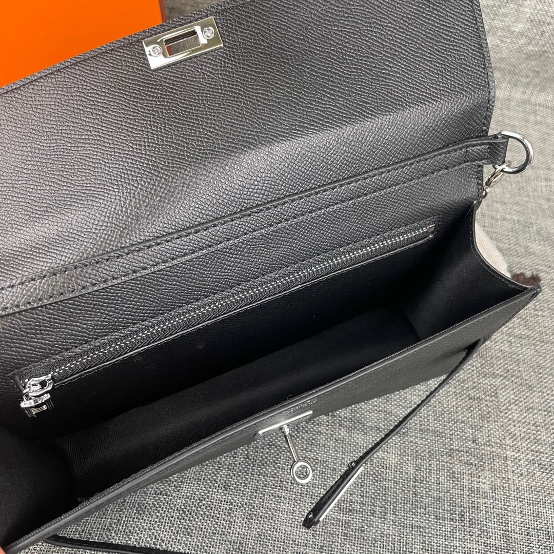 最新款爱马仕HERMES kelly 款单肩斜挎包材质:手掌纹牛皮尺寸:24*13.5*6cm型号:36