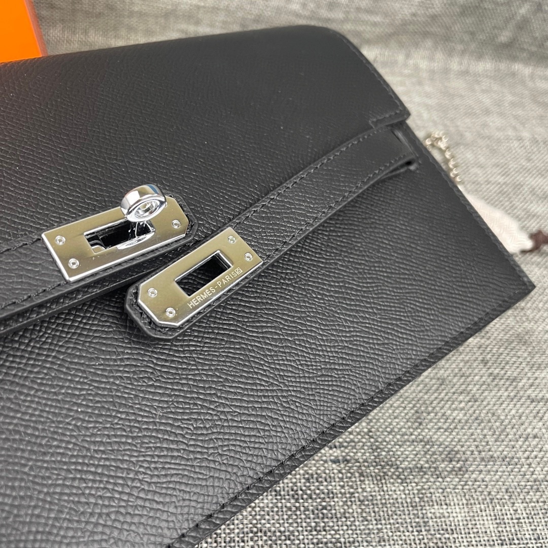 最新款爱马仕HERMES kelly 款单肩斜挎包材质:手掌纹牛皮尺寸:24*13.5*6cm型号:36