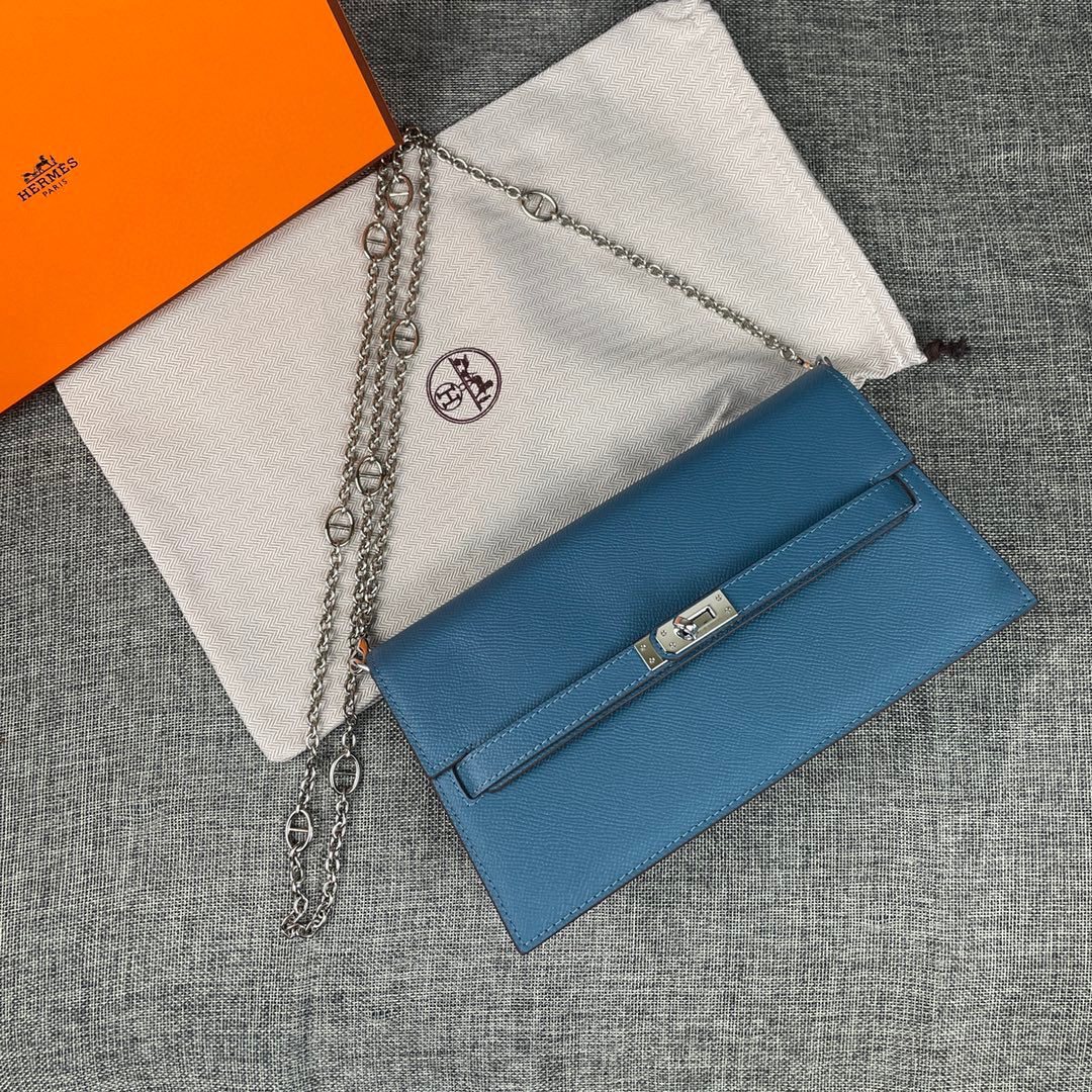 最新款爱马仕HERMES kelly 款单肩斜挎包材质:手掌纹牛皮尺寸:24*13.5*6cm型号:36