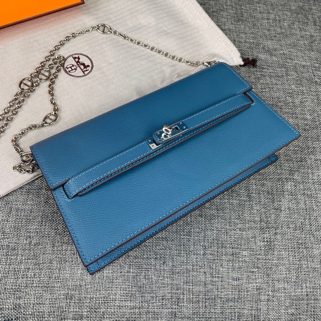 最新款爱马仕HERMES kelly 款单肩斜挎包材质:手掌纹牛皮尺寸:24*13.5*6cm型号:36