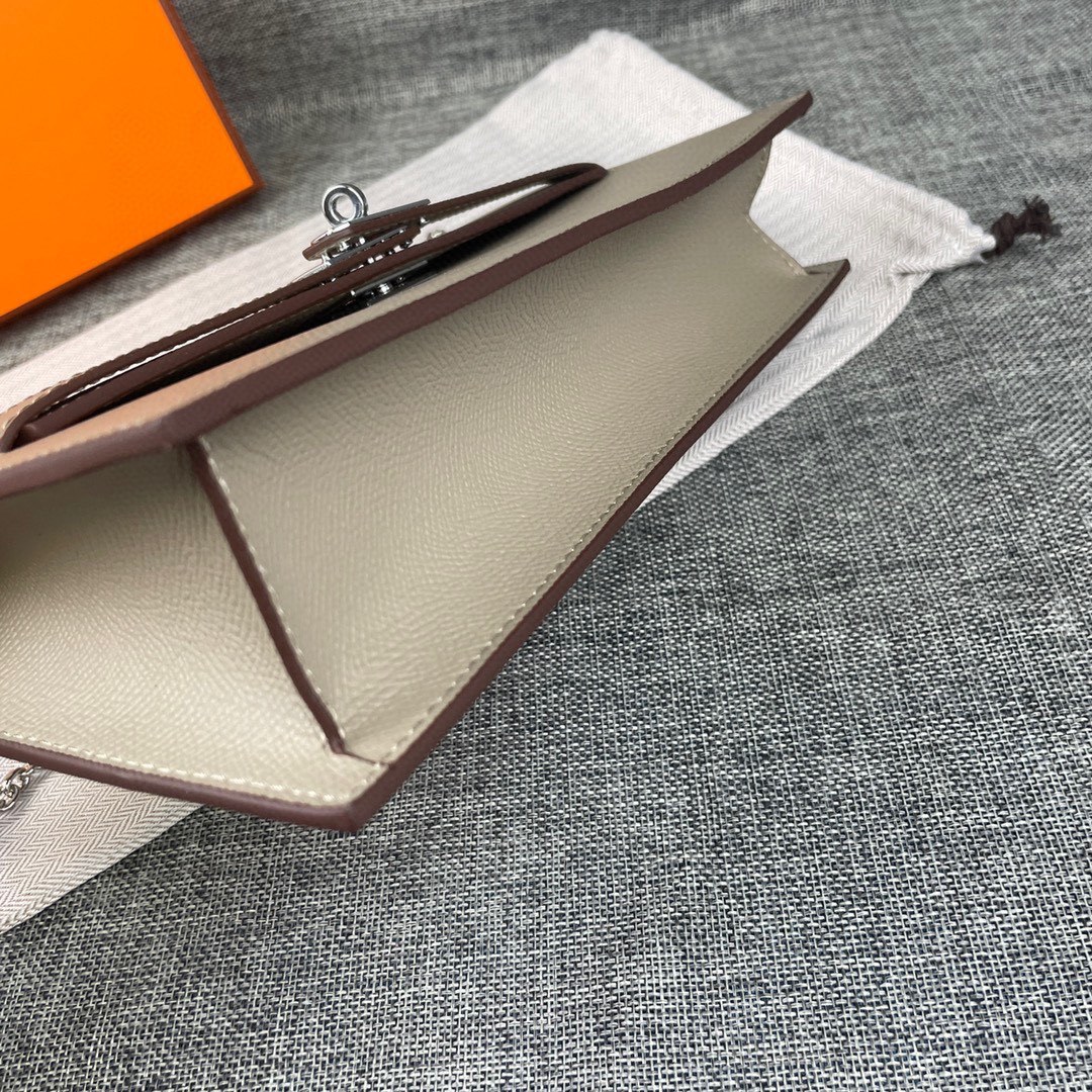 最新款爱马仕HERMES kelly 款单肩斜挎包材质:手掌纹牛皮尺寸:24*13.5*6cm型号:36