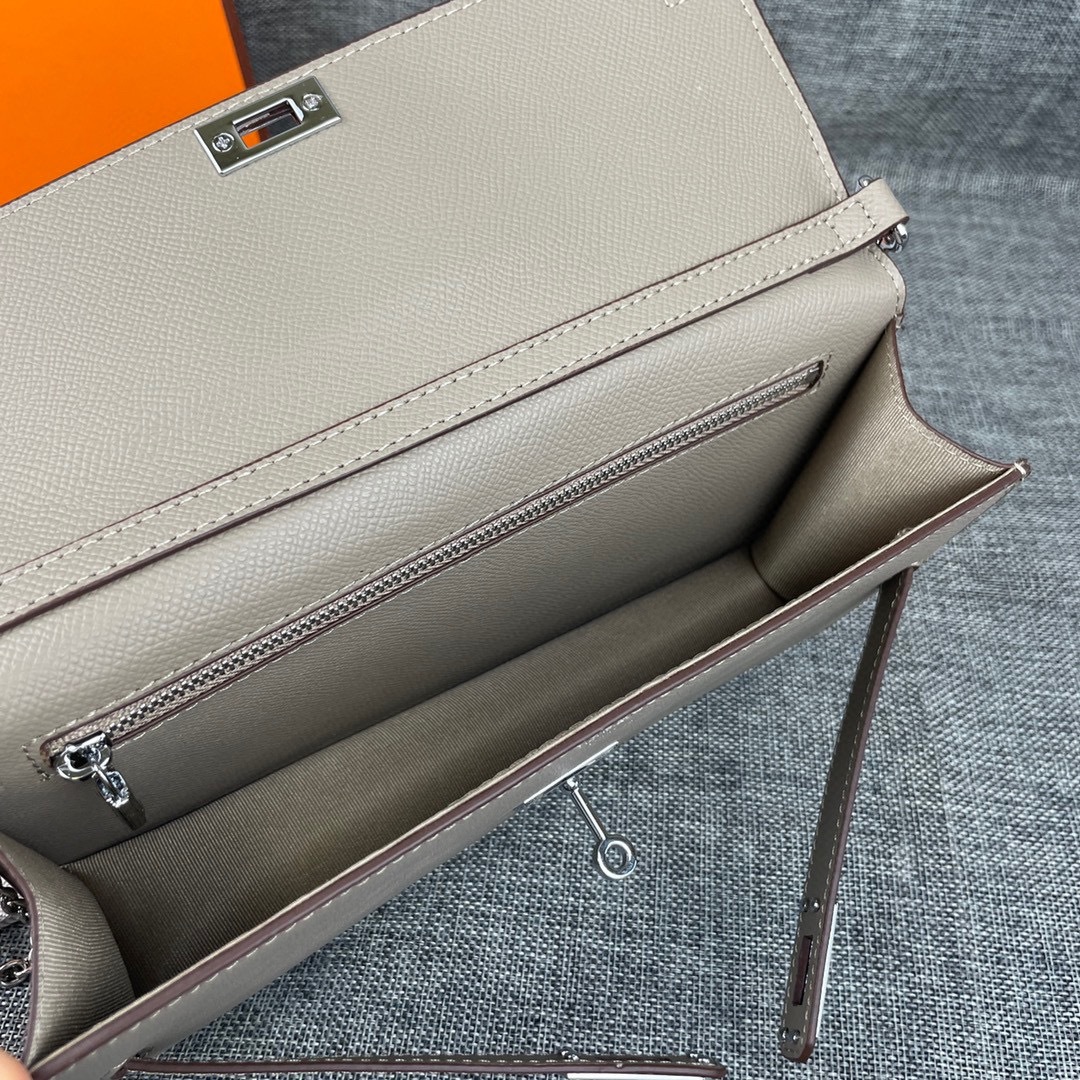 最新款爱马仕HERMES kelly 款单肩斜挎包材质:手掌纹牛皮尺寸:24*13.5*6cm型号:36
