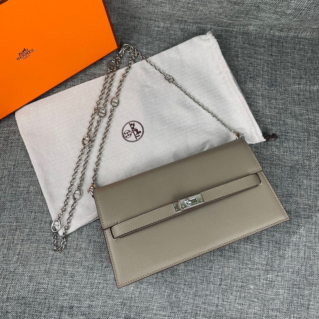 最新款爱马仕HERMES kelly 款单肩斜挎包材质:手掌纹牛皮尺寸:24*13.5*6cm型号:36