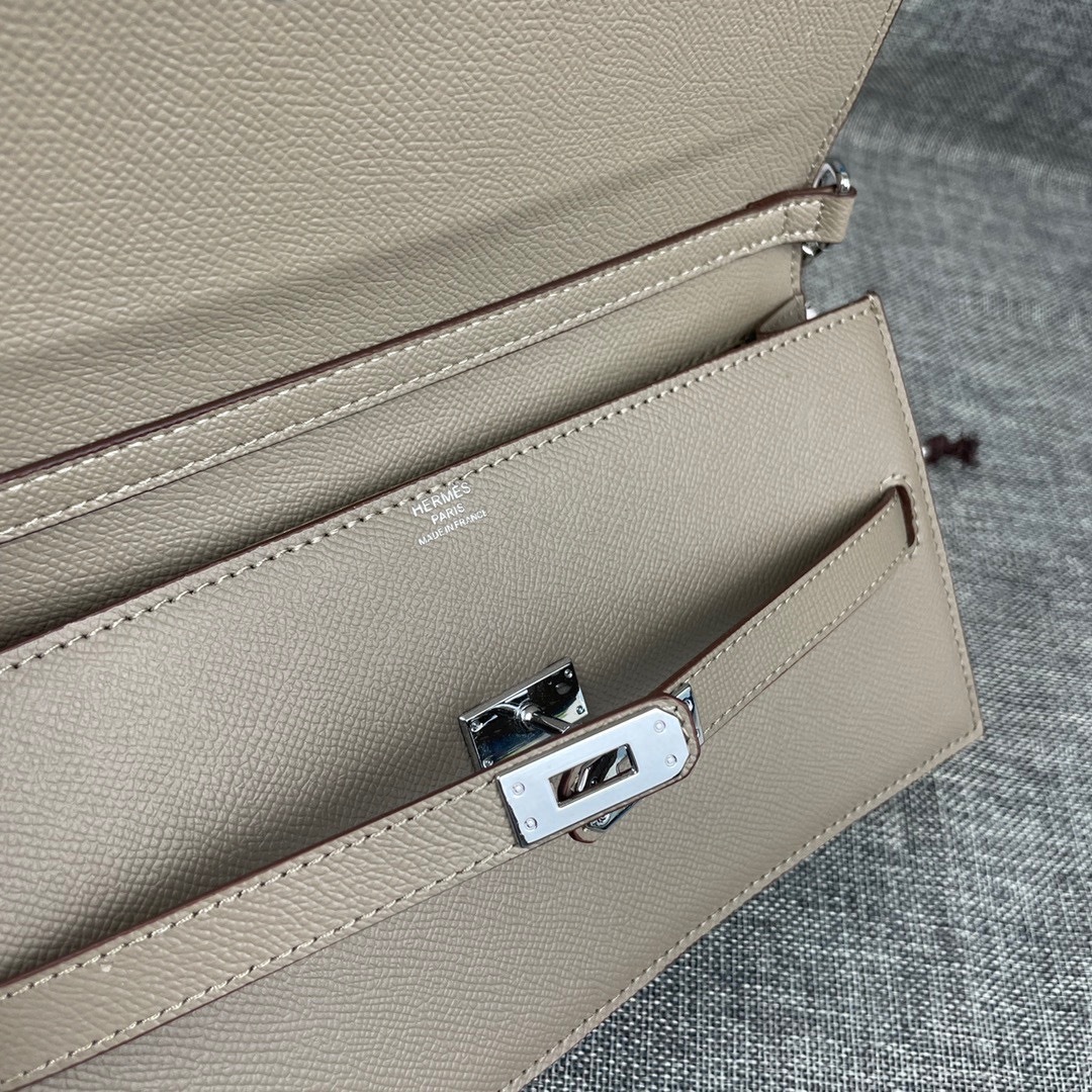 最新款爱马仕HERMES kelly 款单肩斜挎包材质:手掌纹牛皮尺寸:24*13.5*6cm型号:36