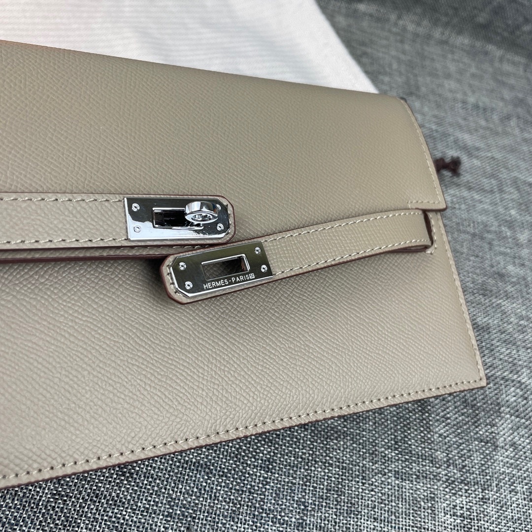 最新款爱马仕HERMES kelly 款单肩斜挎包材质:手掌纹牛皮尺寸:24*13.5*6cm型号:36