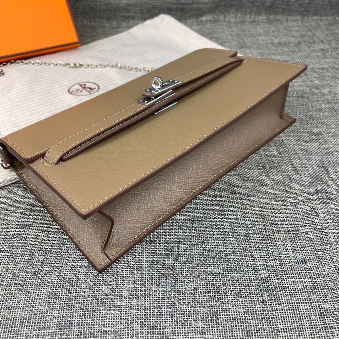最新款爱马仕HERMES kelly 款单肩斜挎包材质:手掌纹牛皮尺寸:24*13.5*6cm型号:36