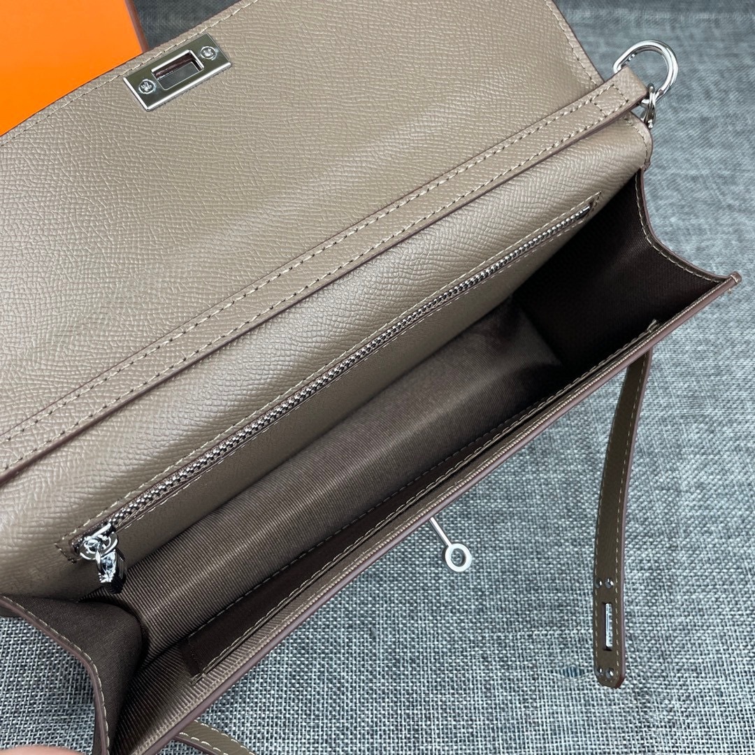 最新款爱马仕HERMES kelly 款单肩斜挎包材质:手掌纹牛皮尺寸:24*13.5*6cm型号:36