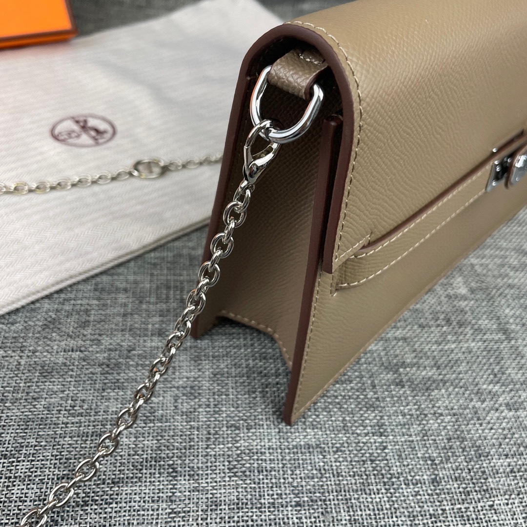 最新款爱马仕HERMES kelly 款单肩斜挎包材质:手掌纹牛皮尺寸:24*13.5*6cm型号:36