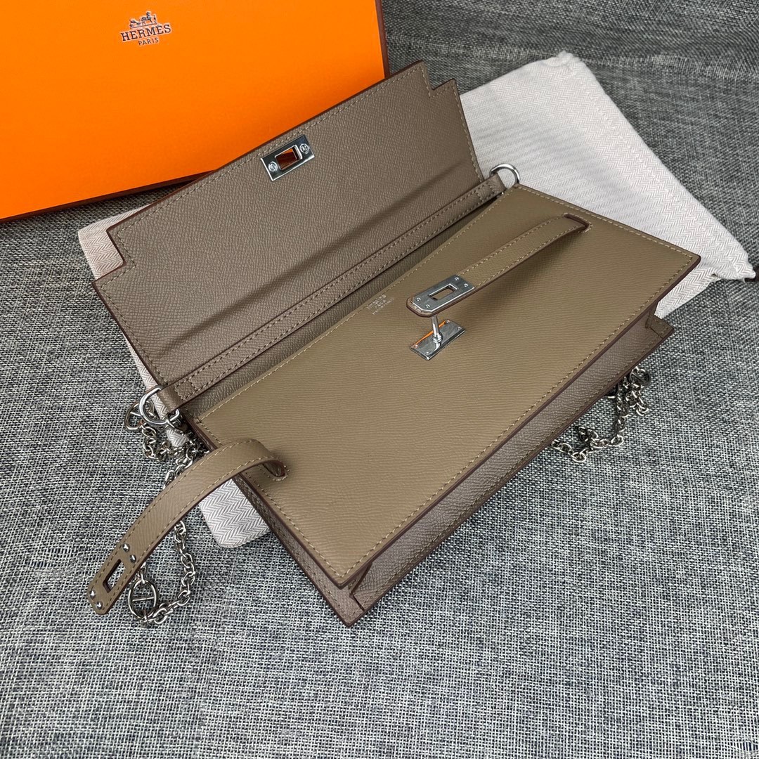 最新款爱马仕HERMES kelly 款单肩斜挎包材质:手掌纹牛皮尺寸:24*13.5*6cm型号:36