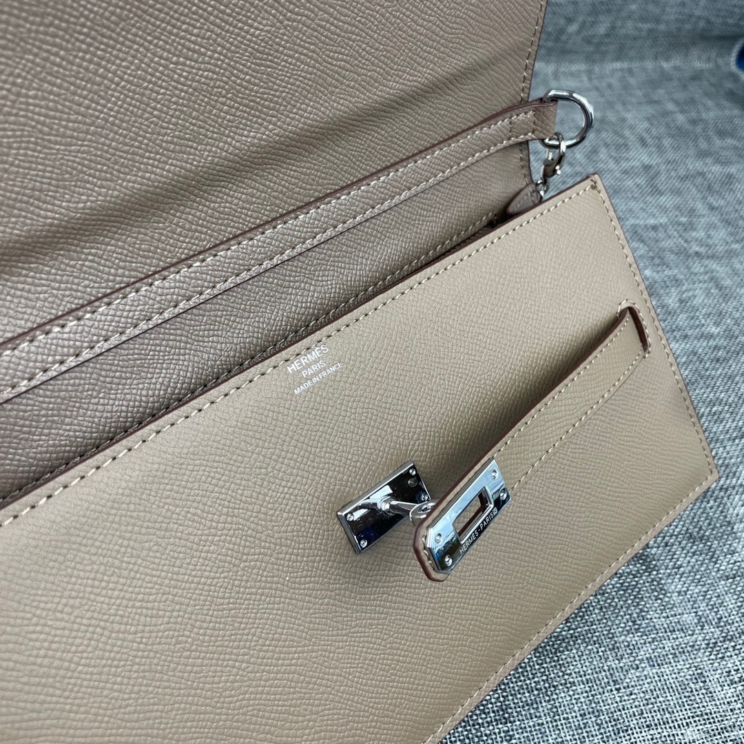 最新款爱马仕HERMES kelly 款单肩斜挎包材质:手掌纹牛皮尺寸:24*13.5*6cm型号:36
