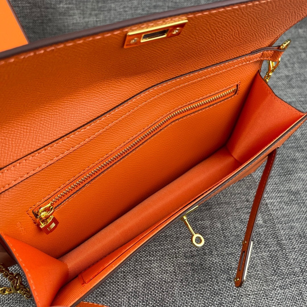 最新款爱马仕HERMES kelly 款单肩斜挎包材质:手掌纹牛皮尺寸:24*13.5*6cm型号:36