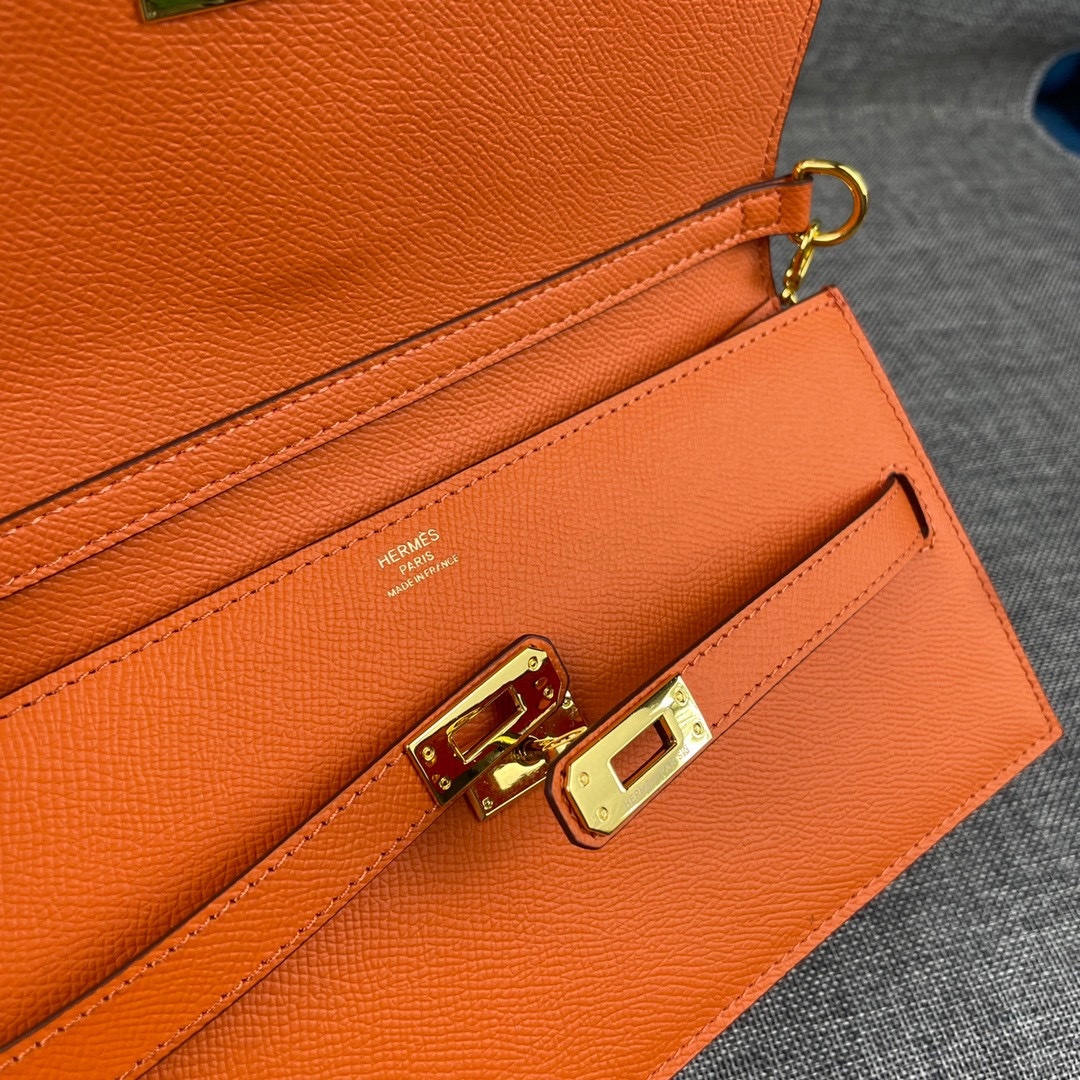 最新款爱马仕HERMES kelly 款单肩斜挎包材质:手掌纹牛皮尺寸:24*13.5*6cm型号:36