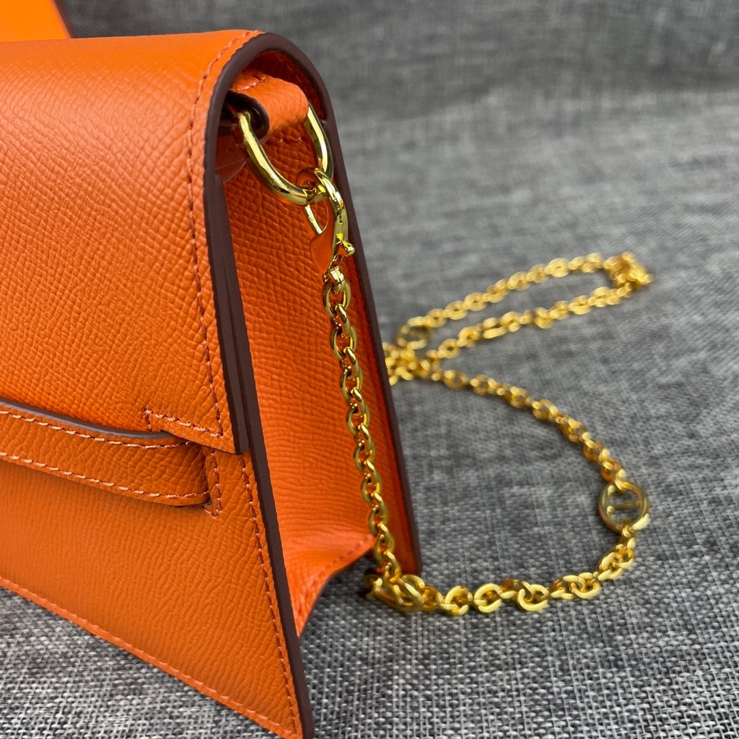 最新款爱马仕HERMES kelly 款单肩斜挎包材质:手掌纹牛皮尺寸:24*13.5*6cm型号:36