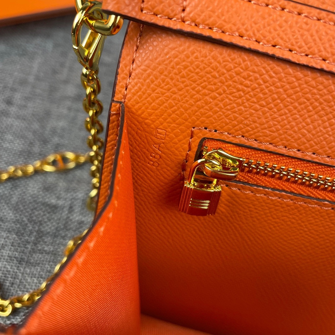 最新款爱马仕HERMES kelly 款单肩斜挎包材质:手掌纹牛皮尺寸:24*13.5*6cm型号:36