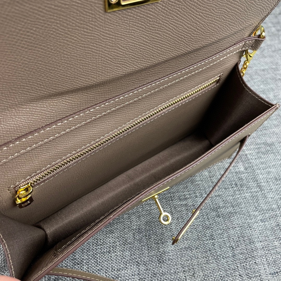 最新款爱马仕HERMES kelly 款单肩斜挎包材质:手掌纹牛皮尺寸:24*13.5*6cm型号:36