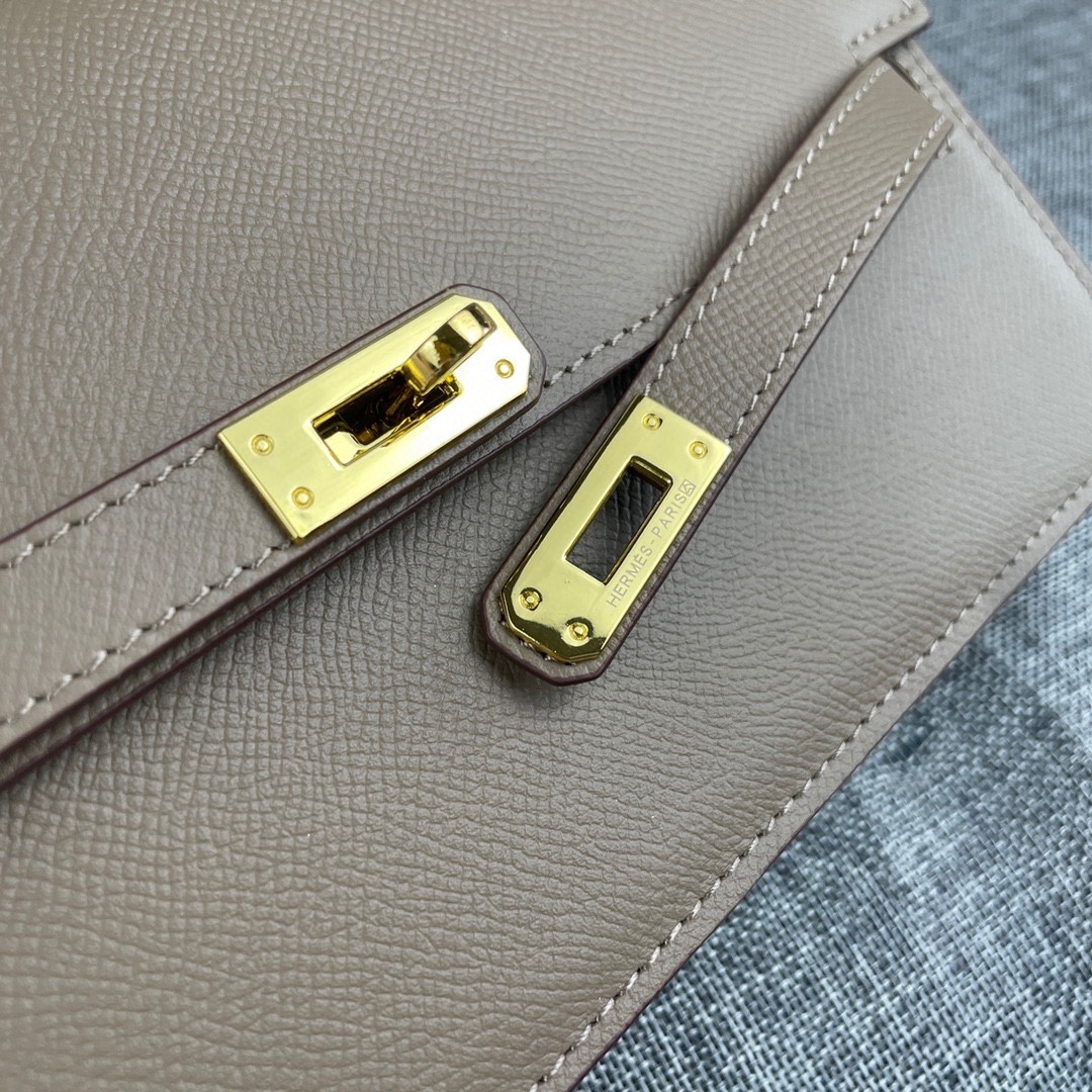 最新款爱马仕HERMES kelly 款单肩斜挎包材质:手掌纹牛皮尺寸:24*13.5*6cm型号:36