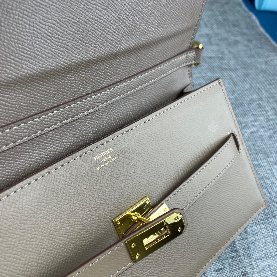 最新款爱马仕HERMES kelly 款单肩斜挎包材质:手掌纹牛皮尺寸:24*13.5*6cm型号:36