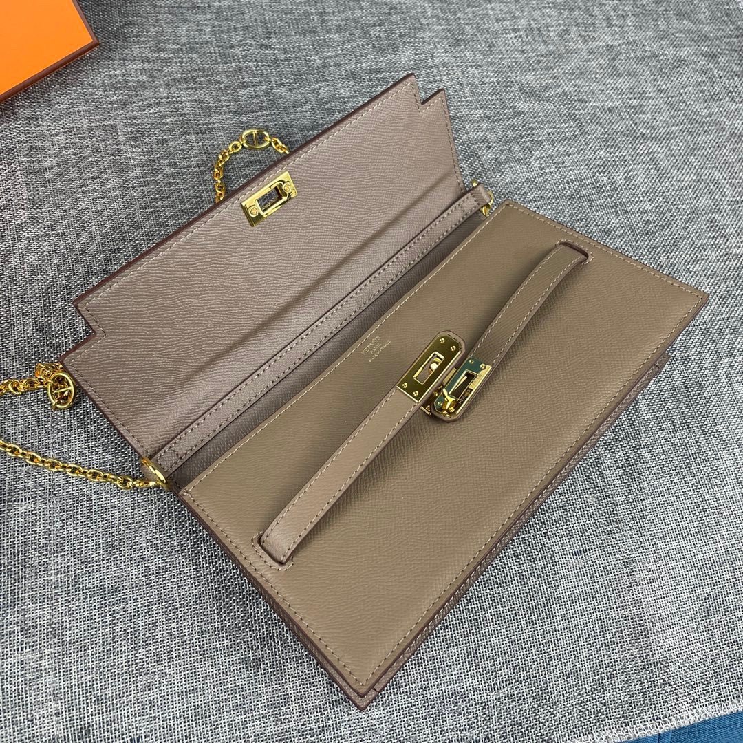 最新款爱马仕HERMES kelly 款单肩斜挎包材质:手掌纹牛皮尺寸:24*13.5*6cm型号:36