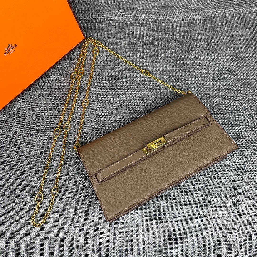 最新款爱马仕HERMES kelly 款单肩斜挎包材质:手掌纹牛皮尺寸:24*13.5*6cm型号:36