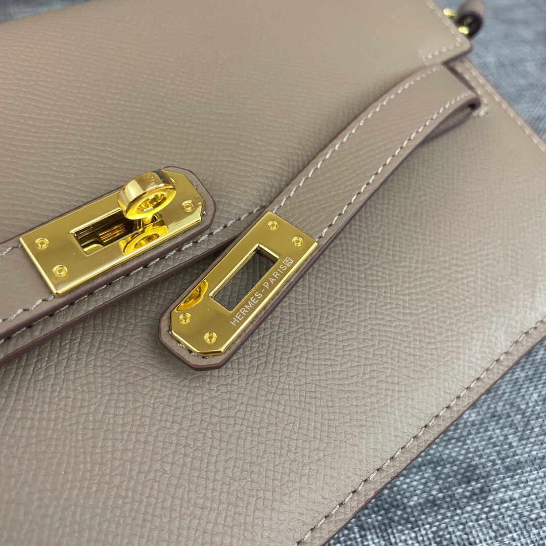 最新款爱马仕HERMES kelly 款单肩斜挎包材质:手掌纹牛皮尺寸:24*13.5*6cm型号:36