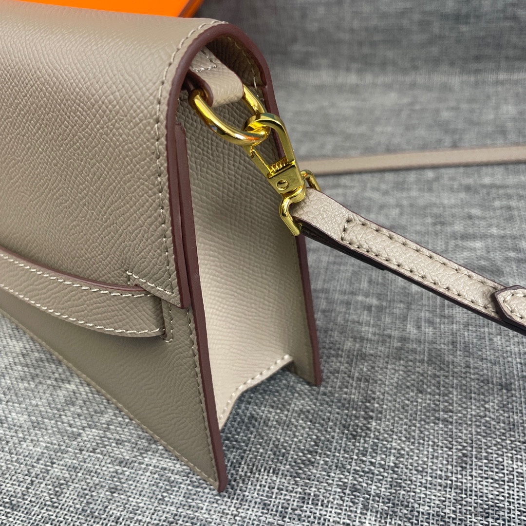最新款爱马仕HERMES kelly 款单肩斜挎包材质:手掌纹牛皮尺寸:24*13.5*6cm型号:36