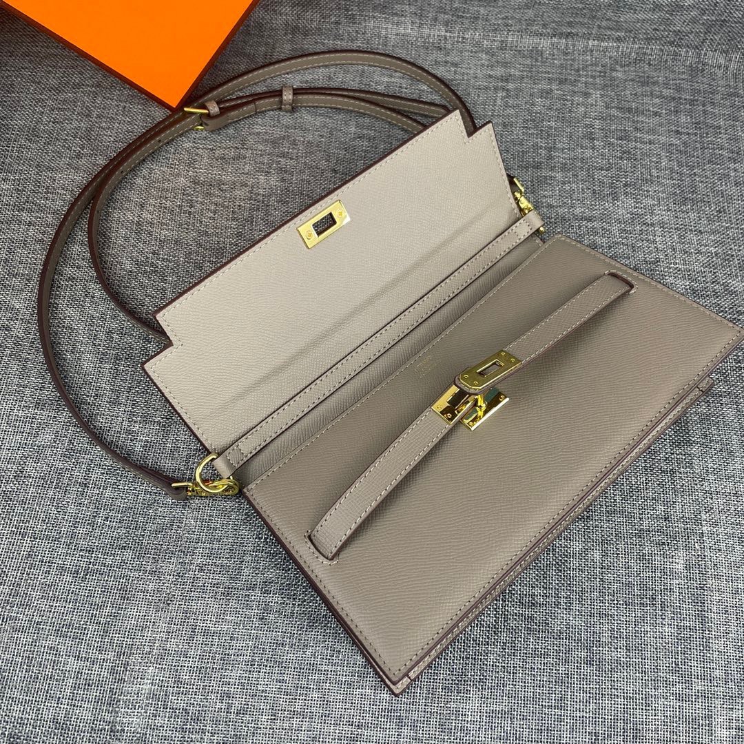 最新款爱马仕HERMES kelly 款单肩斜挎包材质:手掌纹牛皮尺寸:24*13.5*6cm型号:36